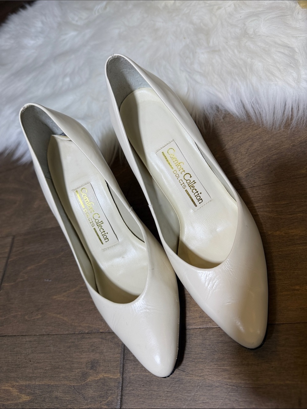 Comfort Collection Women's Ivory Pointed-Toe Pumps - Classic Heels